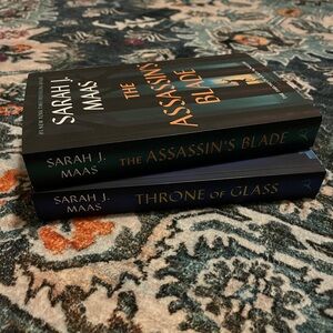 Sarah J MAAS books